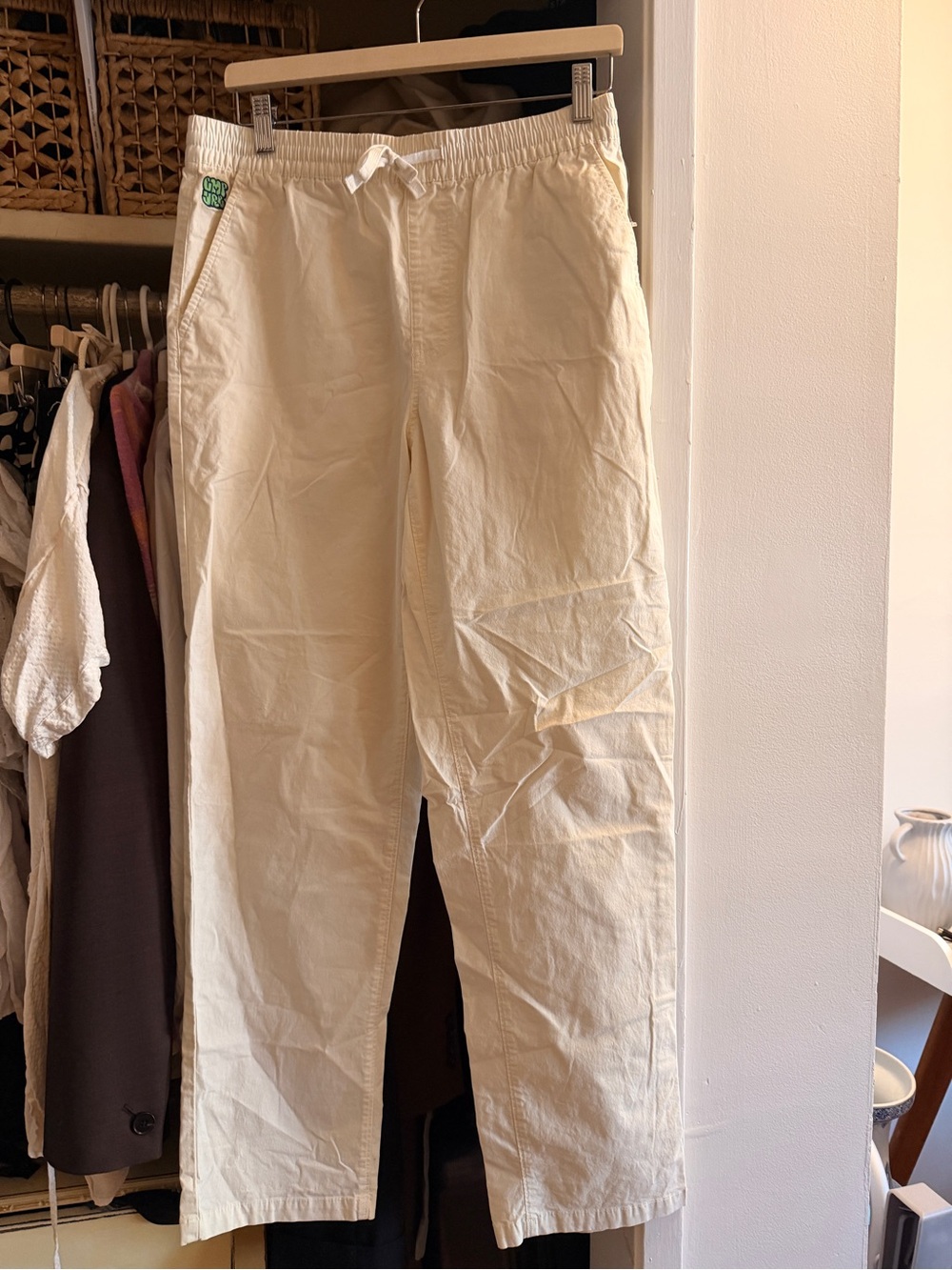 Empyre Cream Elastic-Waist Shorts with Green Logo - Picture 2 of 3